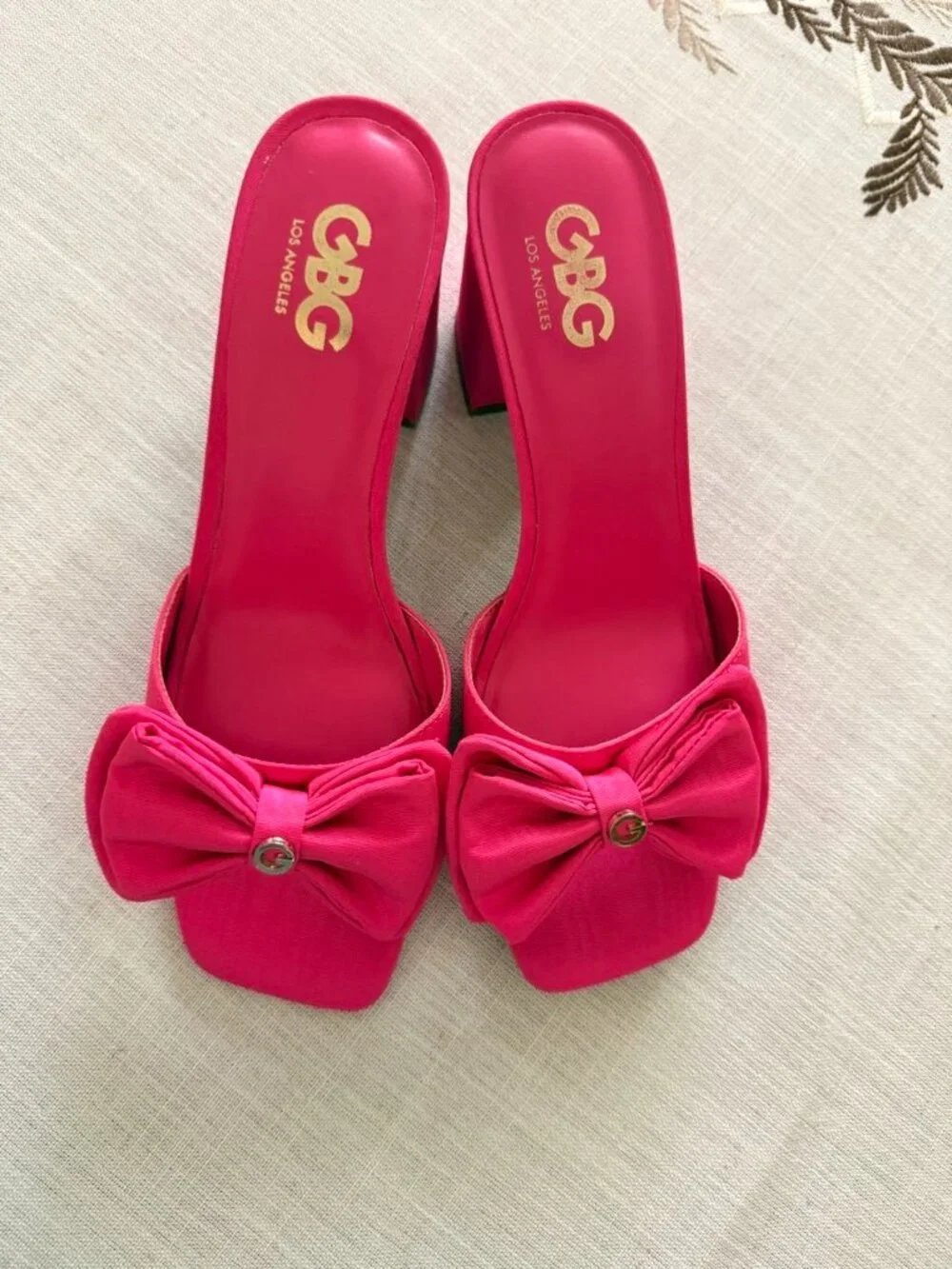 GBG Los Angeles Hot Pink Fuchsia Bow Block Heel Mules Size 9.5